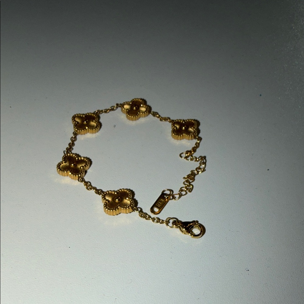 Elegant Gold Flower Bracelet